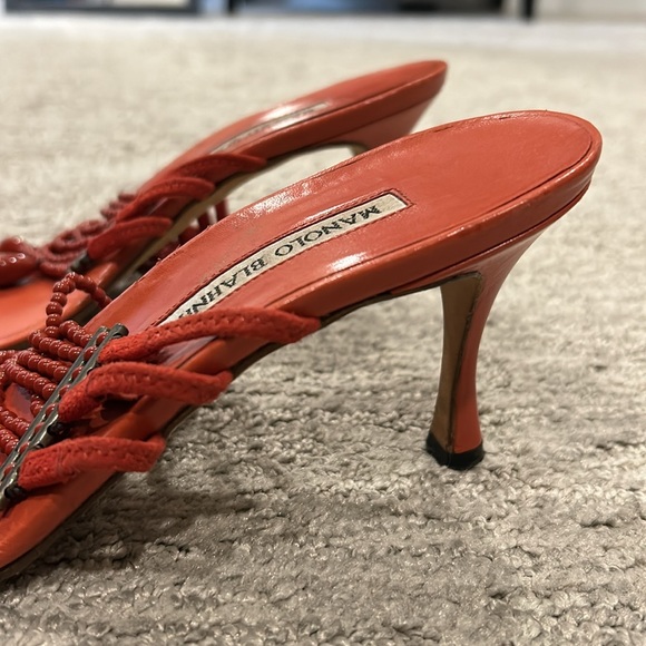 Manolo Blahnil orange kitten heels - Picture 2 of 4